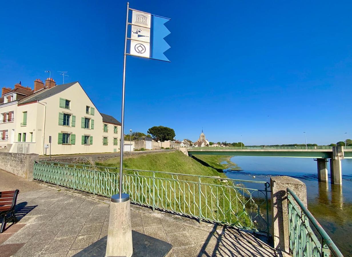 La Vue Loire Maison Saint-Denis-de lʼHôtel Kültér fotó